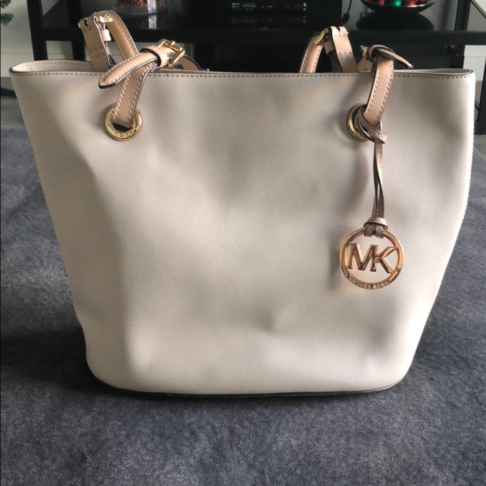 MICHAEL KORS TOTE!